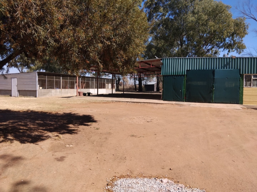 Commercial Property for Sale in Agricultural Holding 400 North West